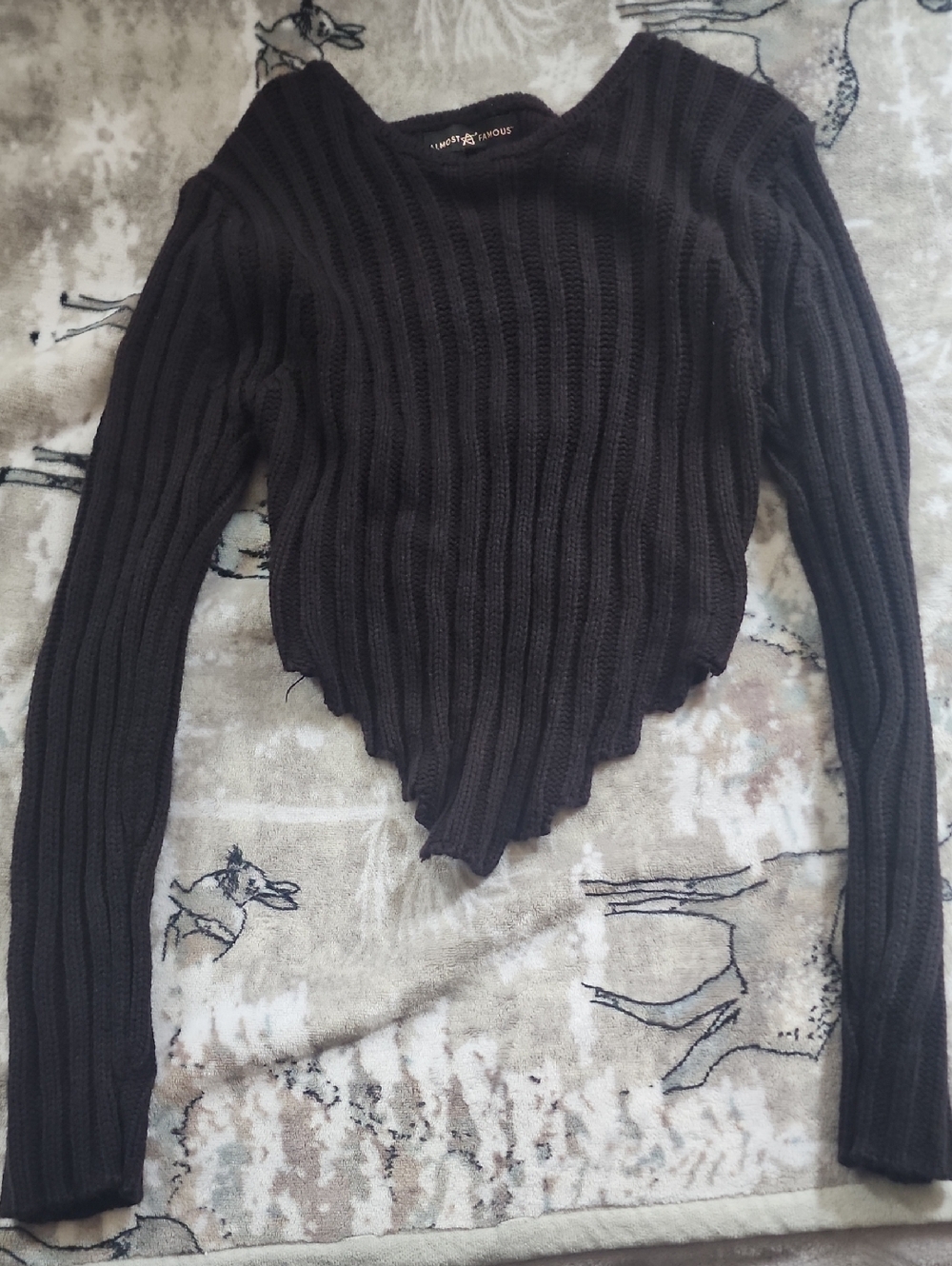 Almost Famous Black Ribbed Point-Hem Sweater